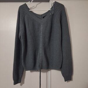 Love Tree Women's Gray Sweater Size XL .